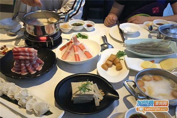 小贝壳海鲜自助火锅加盟费