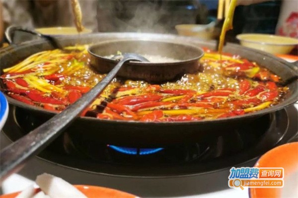 叶小辣花椒毛肚火锅加盟费