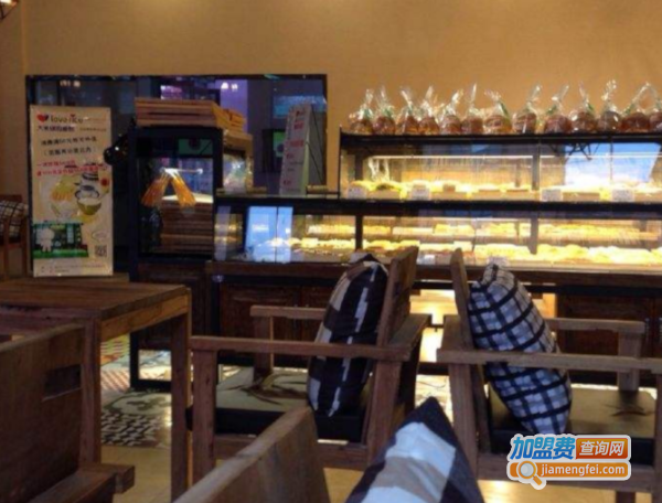 爱米尔纯米面包坊加盟费