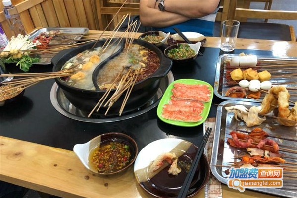 孙哥鸭肠王砂锅串串香加盟费