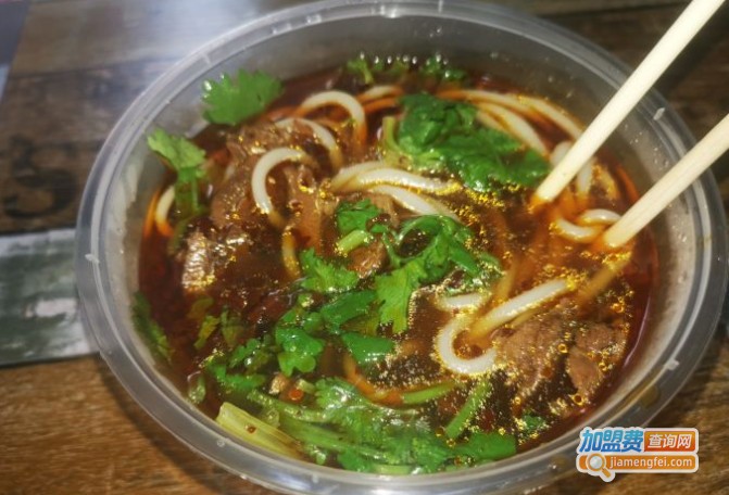 萌萌牛肉粉面馆加盟费多少？