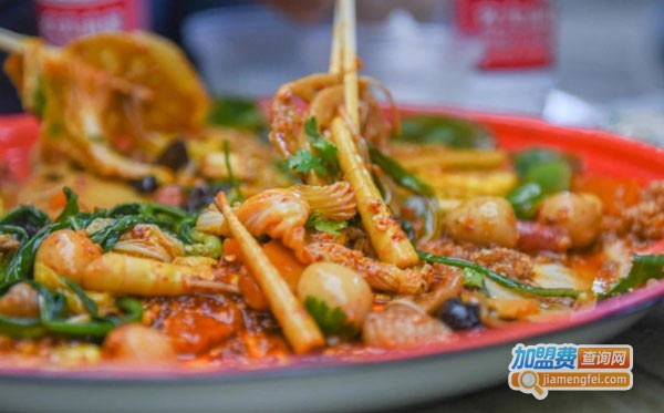 路边集市盘盘麻辣烫