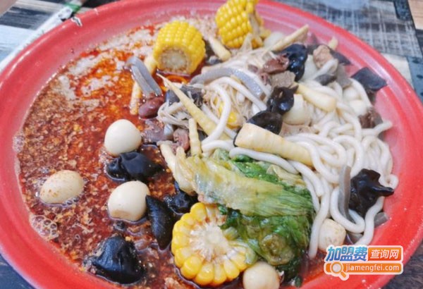 路边集市盘盘麻辣烫