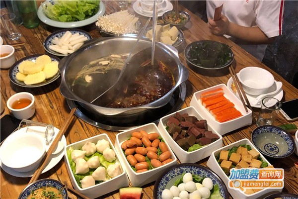 小凳子吧式火锅加盟费