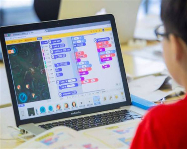 核桃星球少儿编程加盟