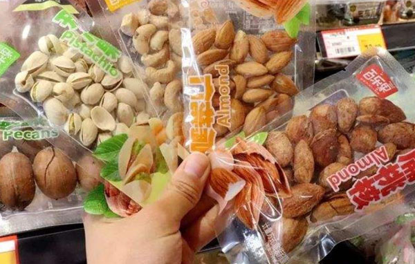 好吃屋零食量贩加盟