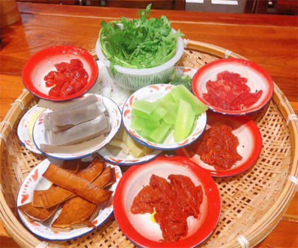 文立新秤盘麻辣烫加盟费