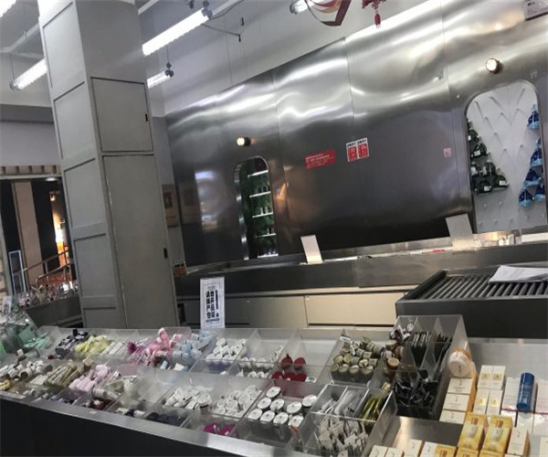 ME&WE米薇大牌集合仓加盟