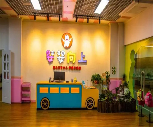 婴婴向上托幼机构加盟费