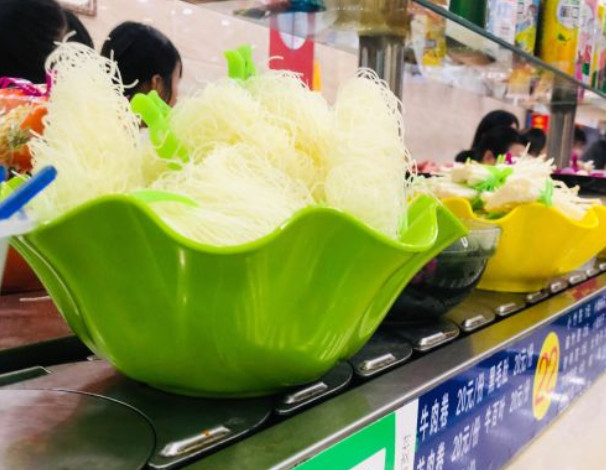 煮煮鲜旋转麻辣烫加盟费