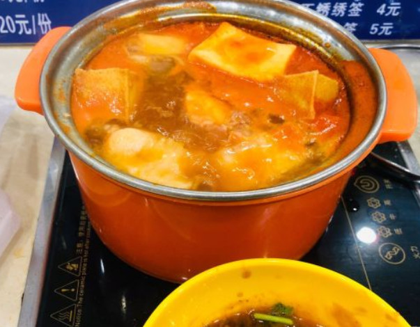 煮煮鲜旋转麻辣烫加盟费