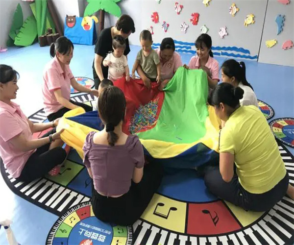 婴婴向上托育加盟，开店加盟婴婴向上托育回报颇丰！