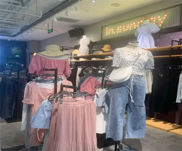 礼拜7女装加盟费
