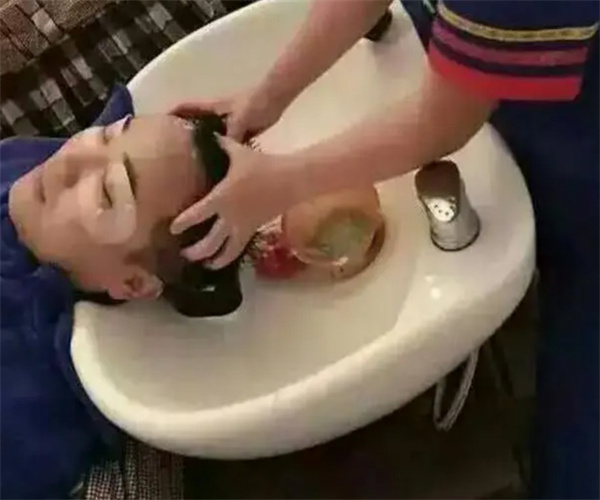 宫健飘中草药洗头加盟费