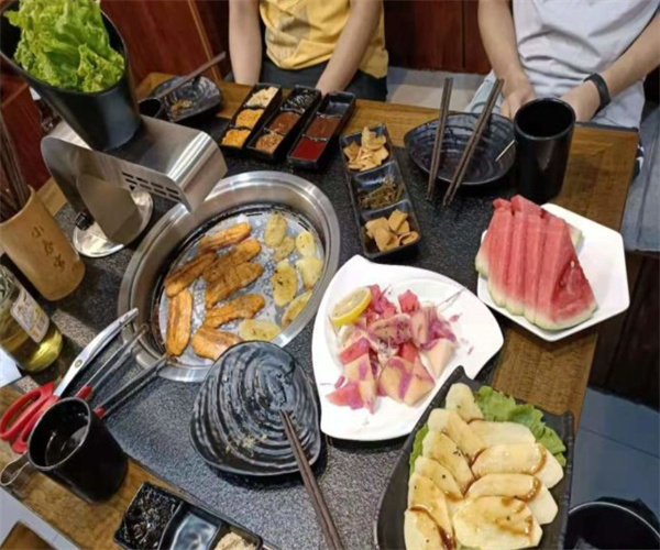 小春家炭火烤肉加盟费