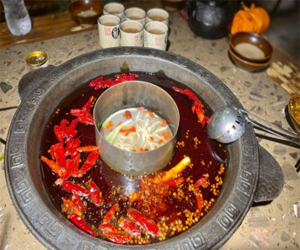 二两小陈重庆市井老火锅