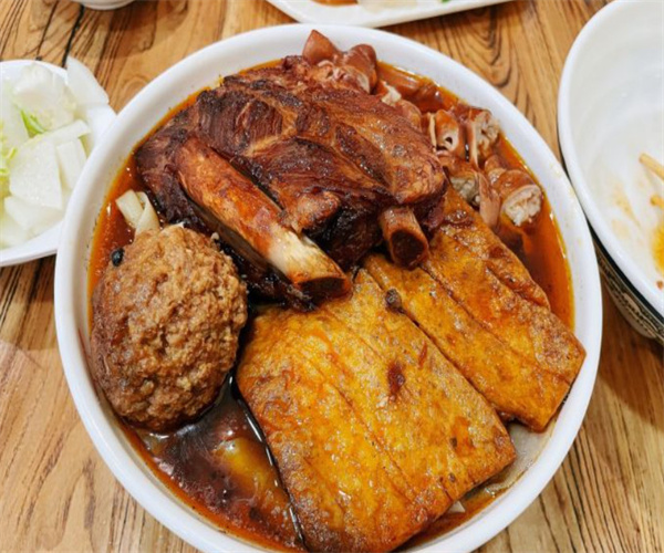 一头牛牛肉板面加盟