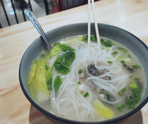 莉姐馄饨和乌鸡米线