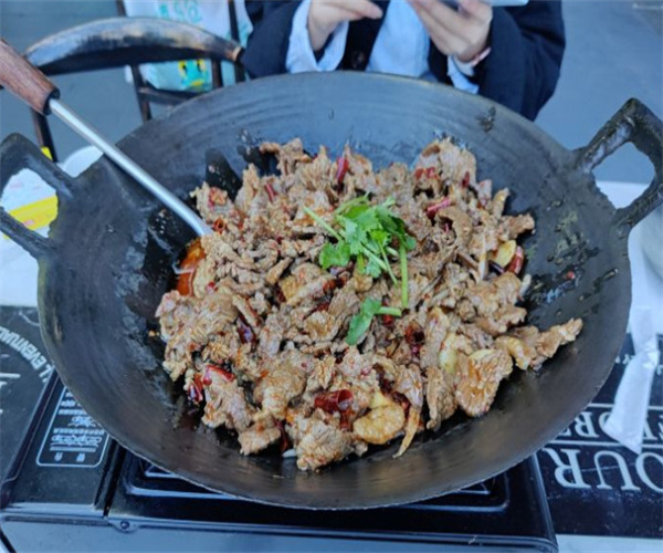张孃孃干锅牛肉加盟_加盟张孃孃干锅牛肉，不是土豪也富裕！