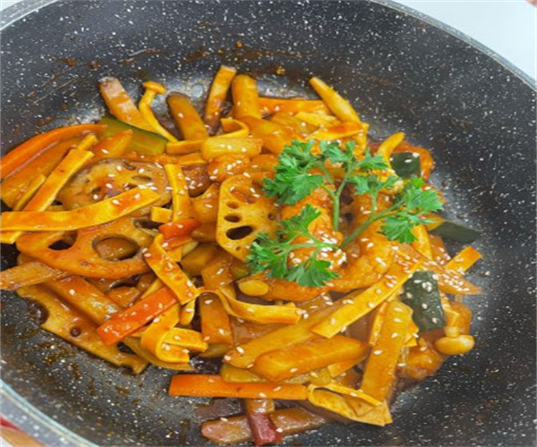 锅锅狠拽三汁焖锅加盟费