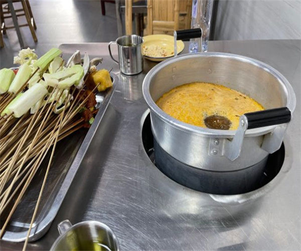 陈小岭创业麻辣烫加盟费