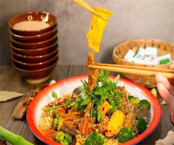 吃街口盘盘麻辣烫加盟费