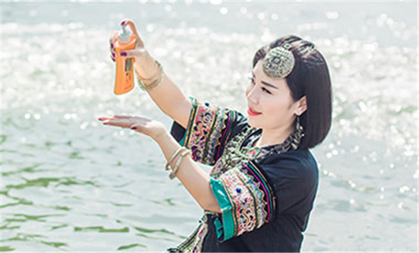 岳灵养发馆