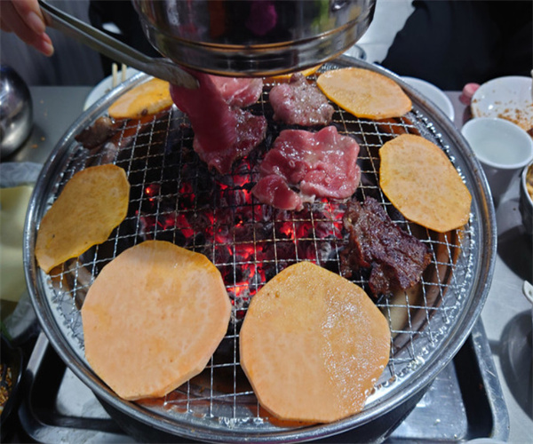 小马扎大排档小核桃碳烤肉加盟