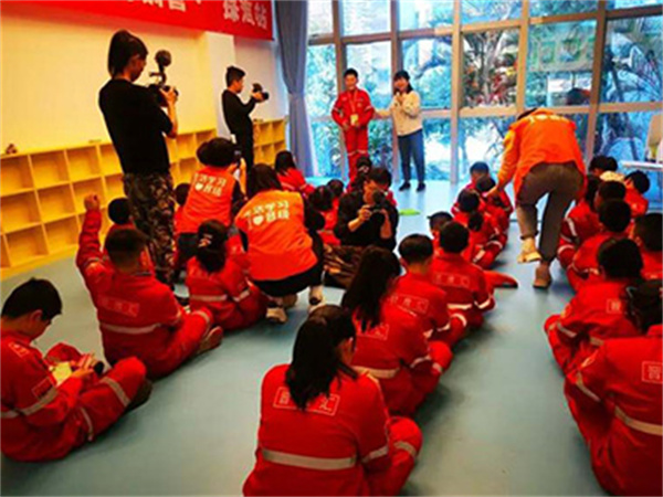 晋级教育托管加盟