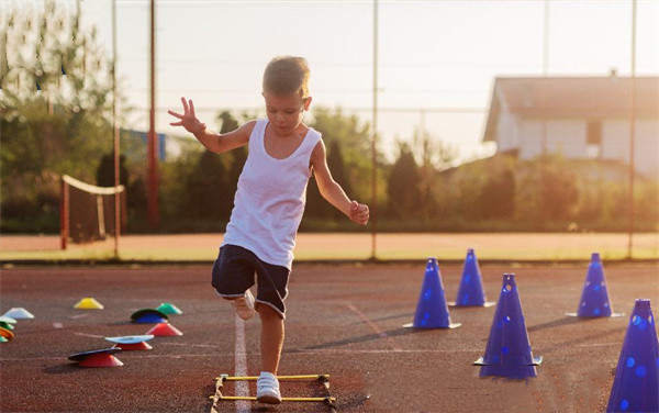 小小特工青少儿运动中心加盟