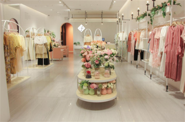 怎样开一家受关注的女装店？加盟37°生活美学更具优势