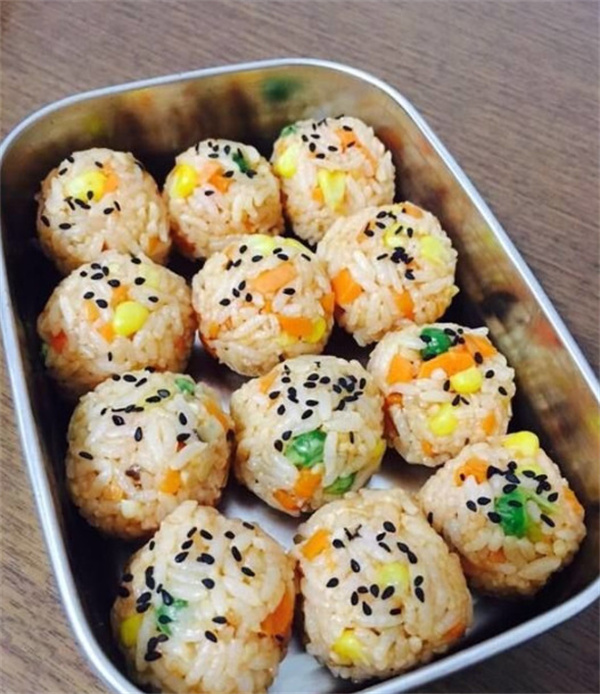 牛团团饭团加盟