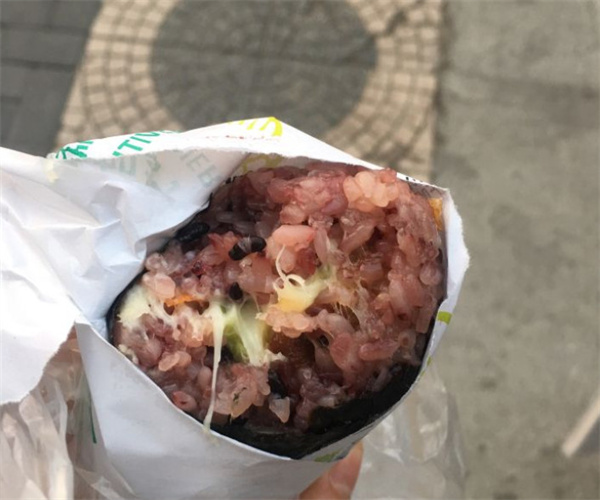 阿呦饭团烧台湾饭团加盟，开店加盟阿呦饭团烧台湾饭团，不成财主就成土豪！