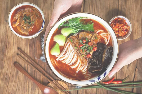 壹酸壹辣牛肉粉加盟