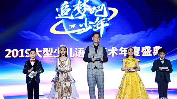 两个黄鹂作文加盟