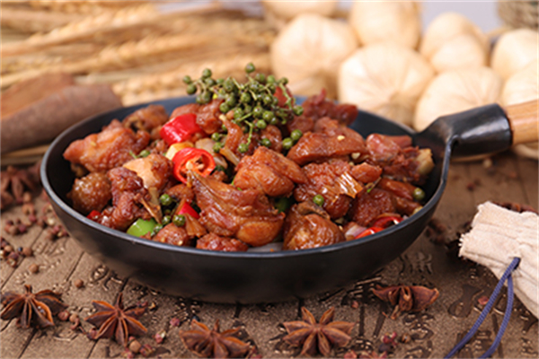 老乡厨炒鸡米饭加盟