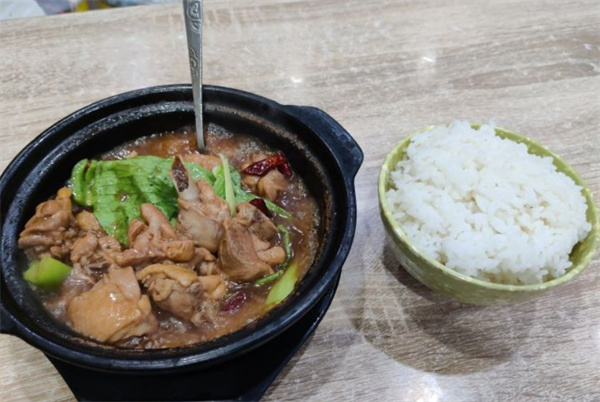 速味居黄焖鸡米饭