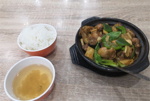 速味居黄焖鸡米饭