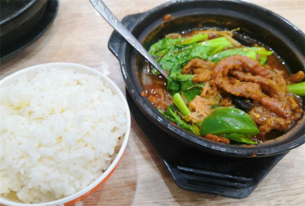 速味居黄焖鸡米饭