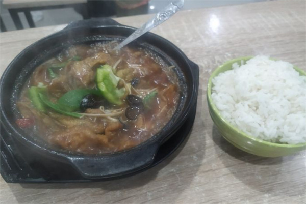 速味居黄焖鸡米饭
