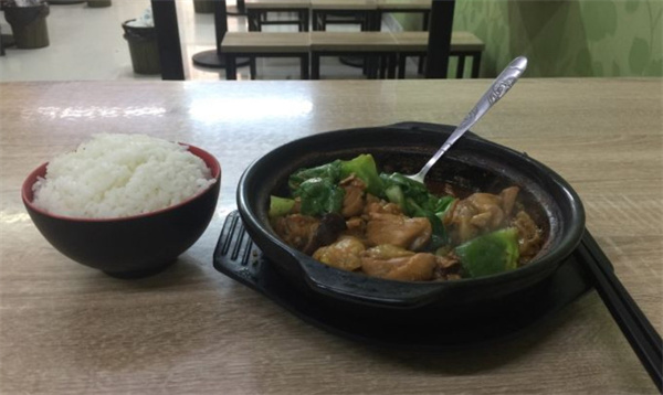速味居黄焖鸡米饭