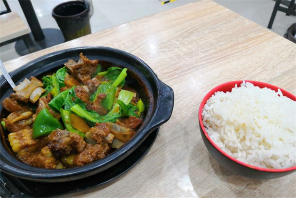 速味居黄焖鸡米饭