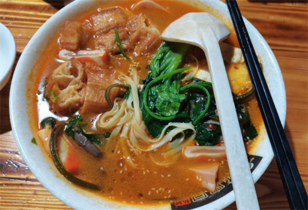 滋麻官麻辣烫