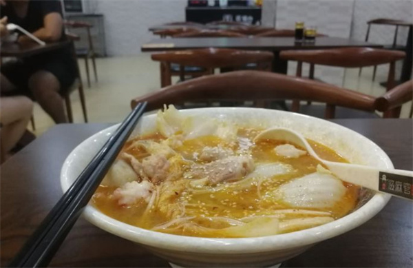 滋麻官麻辣烫