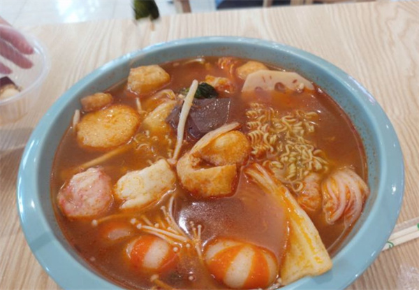 滋麻官麻辣烫