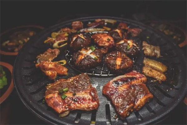 牛小喜黑牛烤肉料理店加盟费