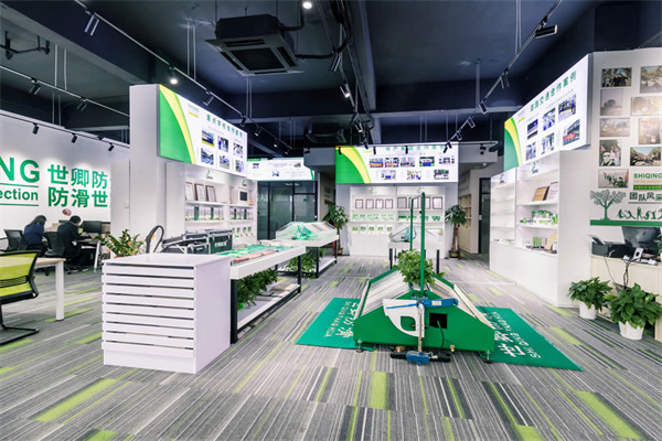 世卿防滑加盟
