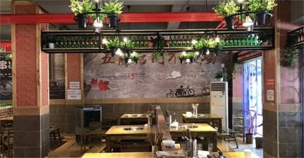 串串也疯狂火锅店