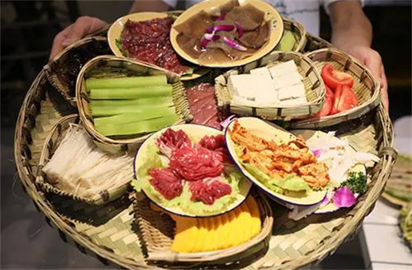 拾八碗市井火锅