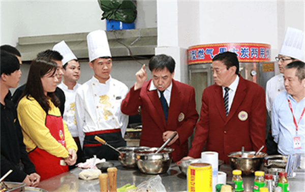 猫大叔无骨烤鱼饭加盟